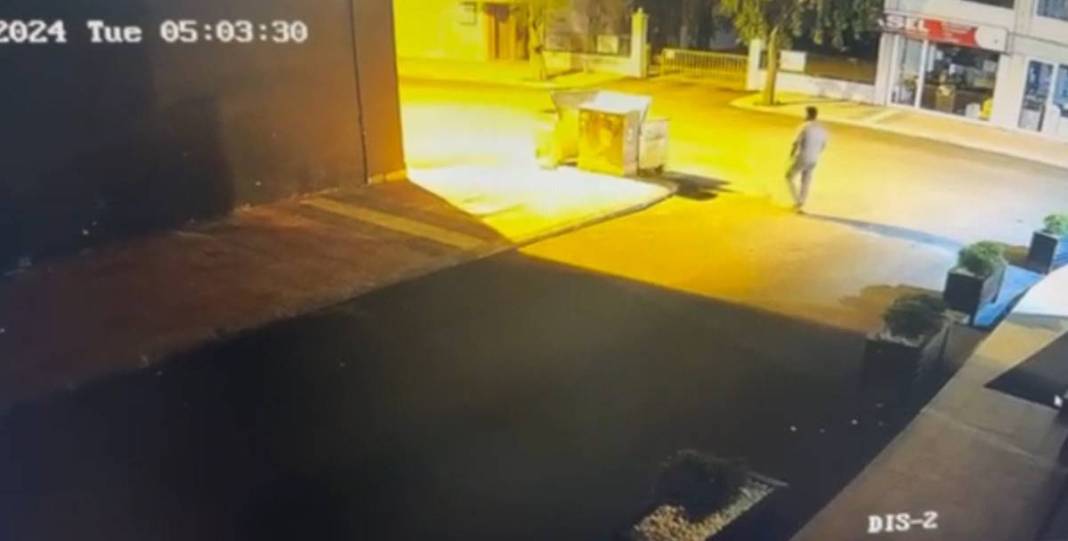 Onlarca aracın lastiğini fütursuzca kesip yoluna devam etti! O ilçede lastikçiler fazla mesai yaptı 18